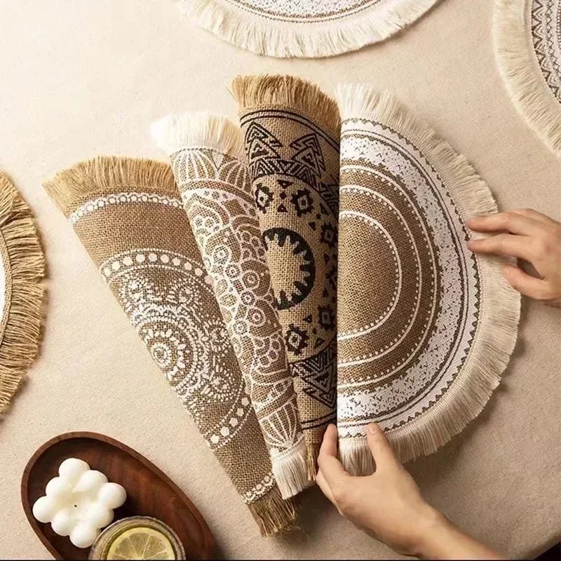 Sousplats Trançada com Franjas e Detalhes de Pompom para Sala de Jantar (Kit com 4x)